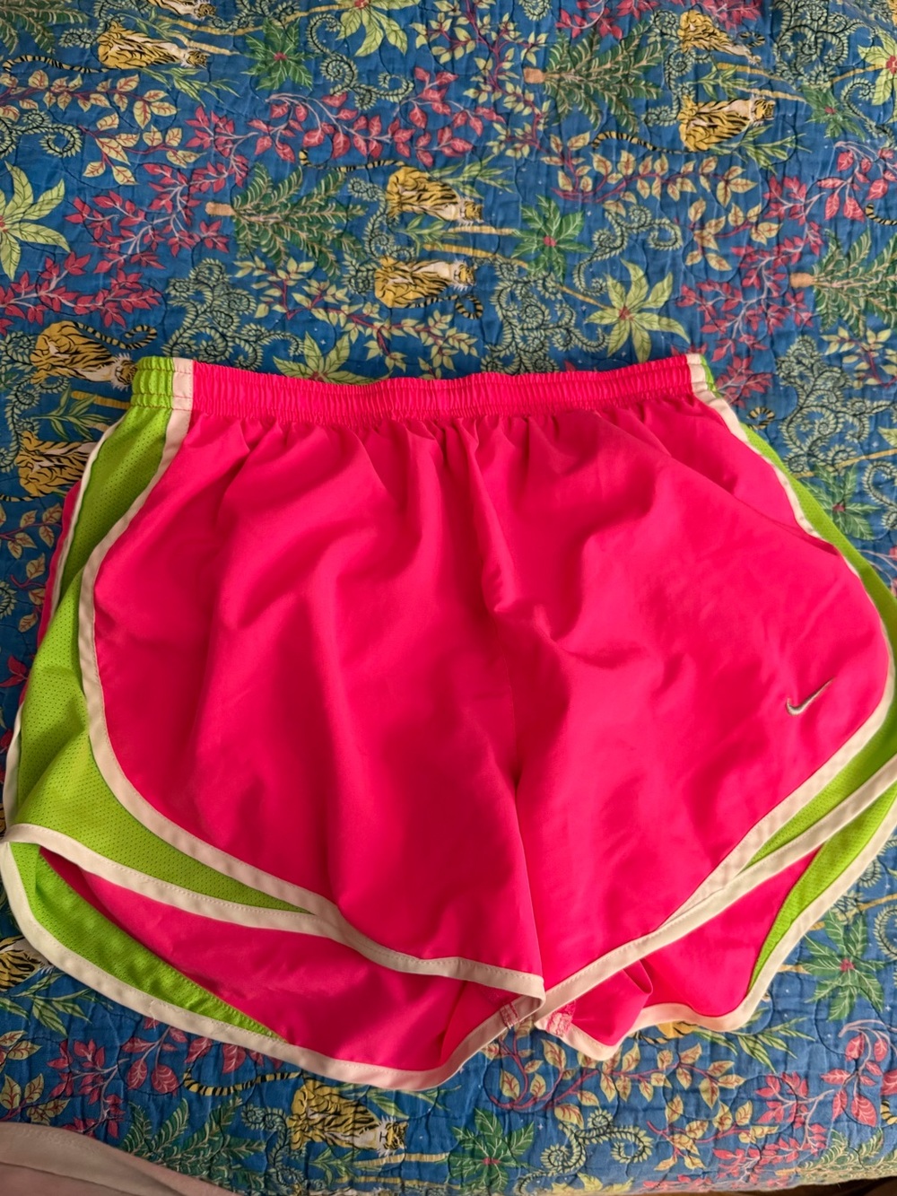 Nike Tempo Running Shorts Women Medium 3" Inseam‎ Pink Green Dri-FIT